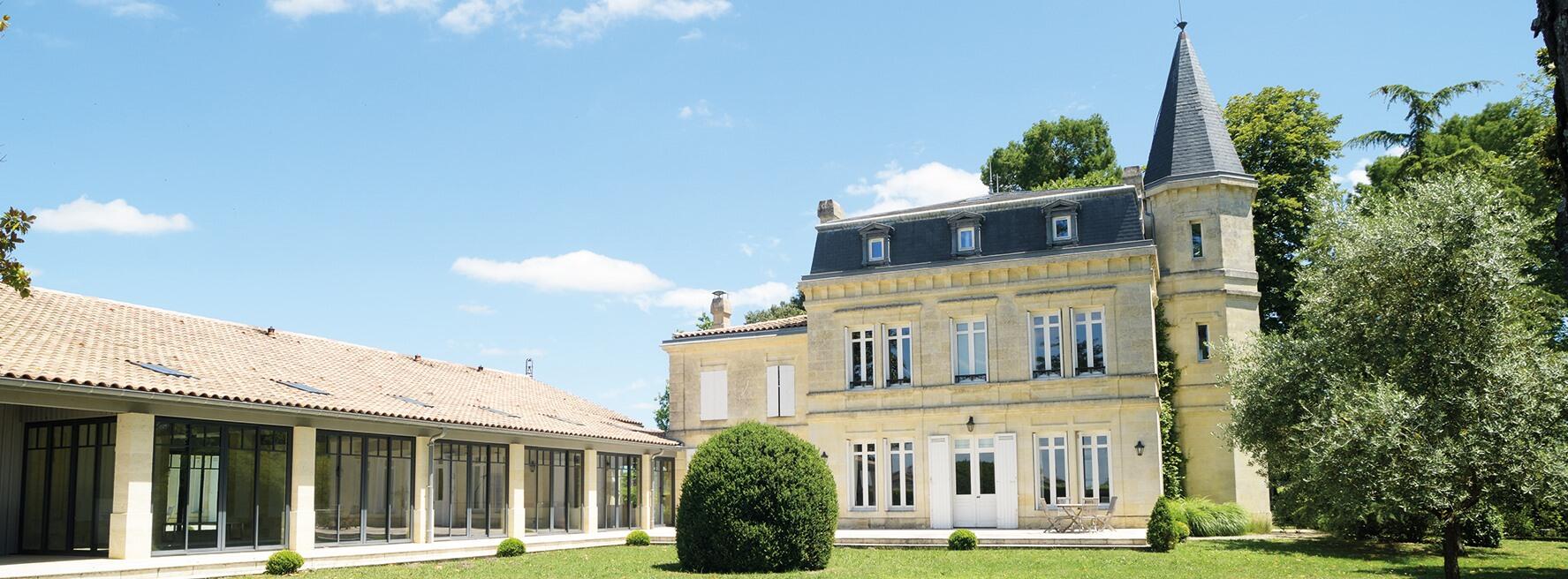 Château Yon-Figeac Cover Image
